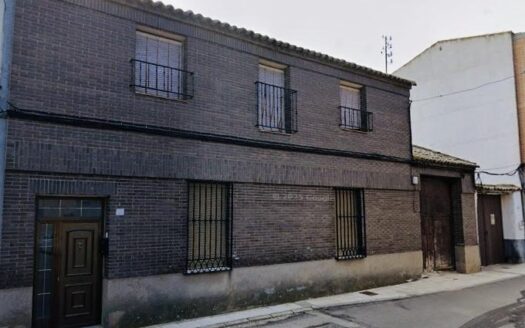 CASA DE 450 m2 EN POLÁN