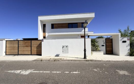 CHALET DE LUJO EN EL VISO DE SAN JUAN