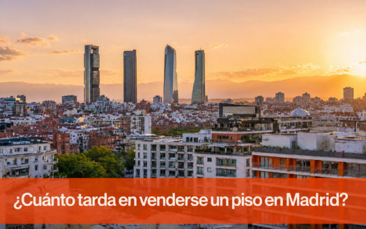 Vista panorámica de Madrid con edificios residenciales representando los tiempos de venta de vivienda por distritos en 2026