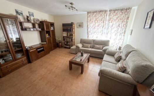 AMPLIO CHALET EN MENASALBAS, LISTO PARA ENTRAR A VIVIR