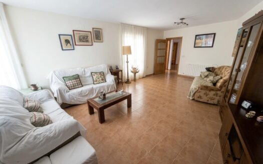 AMPLIO CHALET EN MENASALBAS, LISTO PARA ENTRAR A VIVIR