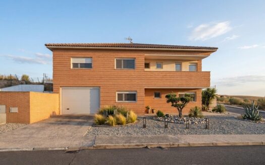 CHALET INDEPENDIENTE EN URBANIZACIÓN CAMPO DE GOLF DE LAYOS