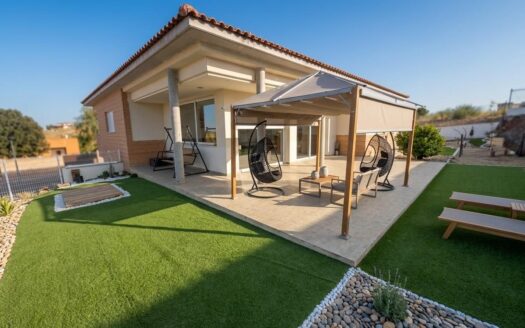 CHALET INDEPENDIENTE EN URBANIZACIÓN CAMPO DE GOLF DE LAYOS