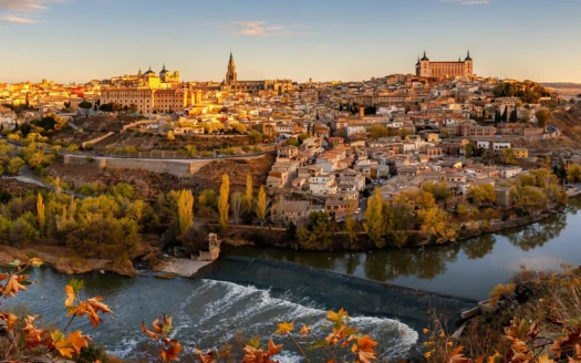 vista panorámica de toledo y el río tajo en otoño ciudad patrimonio de la humanidad